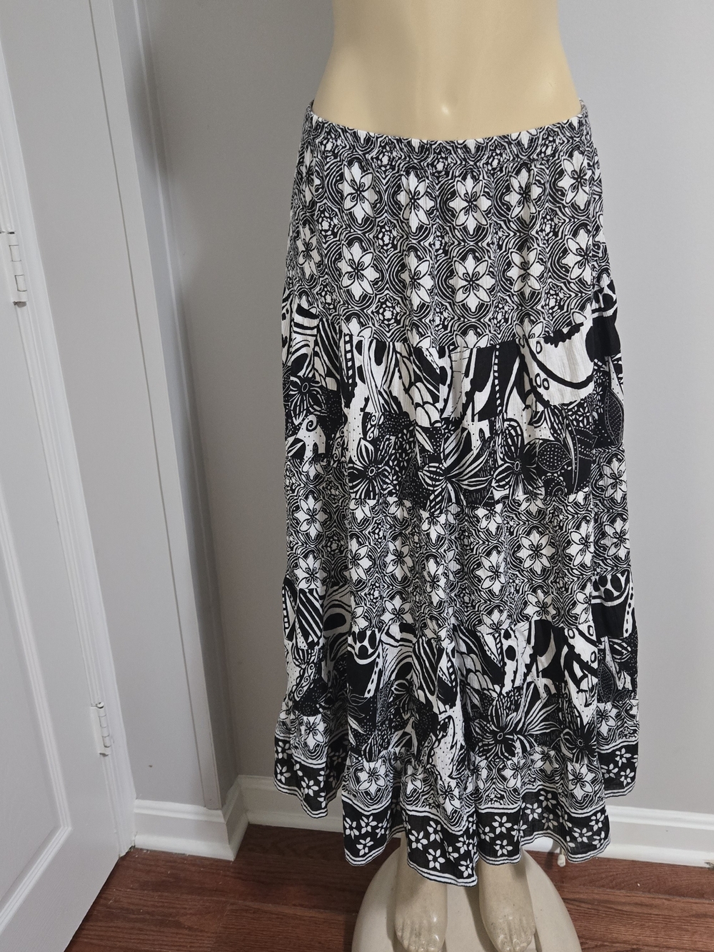 Choices Black & White Floral Tiered Maxi Skirt